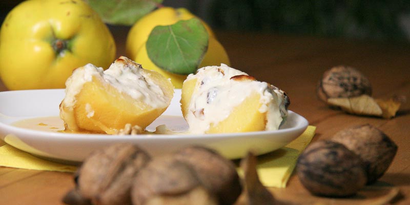 Walnuss und Schneeball-Beere mit&nbsp;Quitte