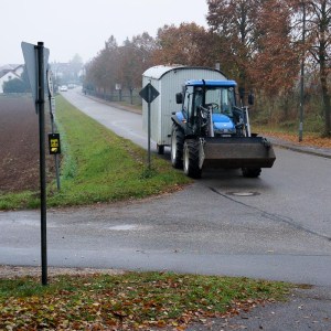 Bauwagen vor dem Garten