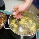 Kletten-Kartoffelsuppe vor dem Pürieren