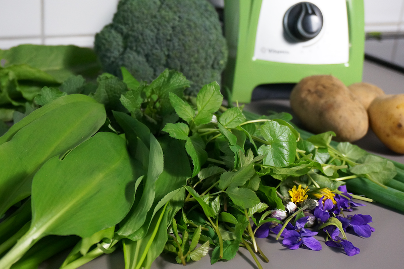 Das schnelle Rezept: Kartoffeln und Brokkoli mit Wildpflanzen-Sauce