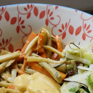 Klette in einer veganen Bowl