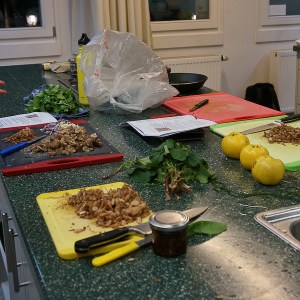 Distelwurzeln, geschnitten