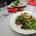 Wilde Bowl mit Distlwurzel-Esskastanien-Gemüse