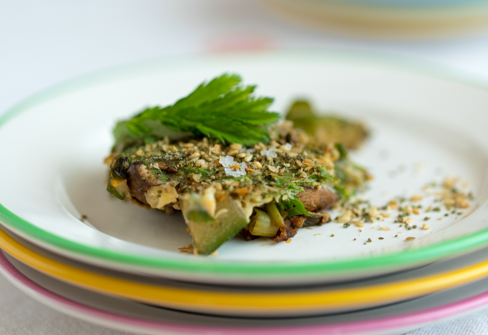 Frittata mit Gänsefingerkraut, Giersch und Brennnesselsamen